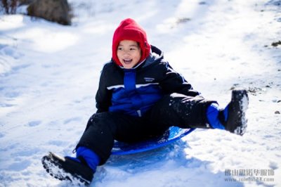 滑雪服可以當沖鋒衣穿嗎？